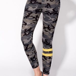 Sundry Camo Ankle Zip Leggings